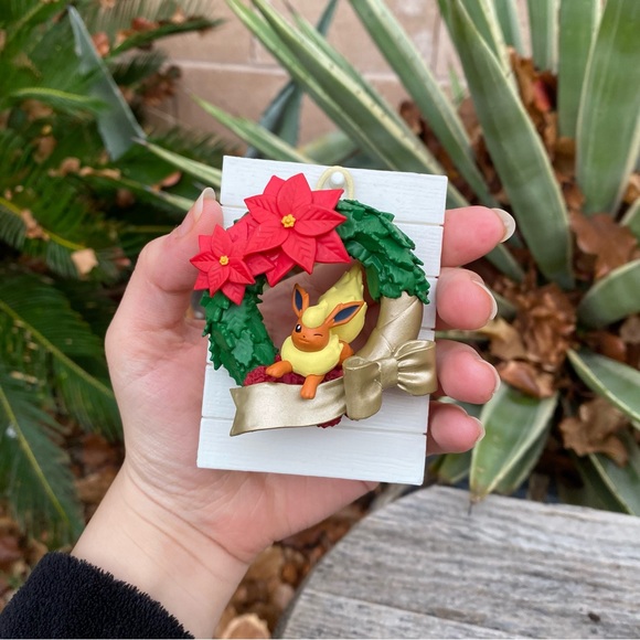 Rement Pokemon Eevee Flareon Christmas Wreath Figure - Picture 5 of 6